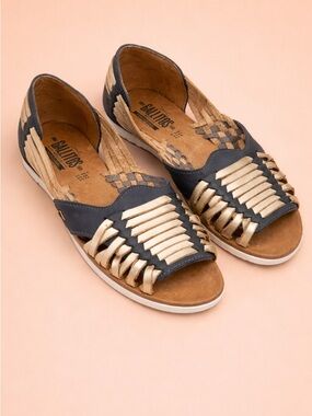 GALLITOS MEXICAN LEATHER HUARACHE SANDALS